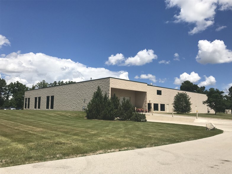 More Photos Of 9980 S Oakwood Park Dr, Franklin Manufacturing For Sale