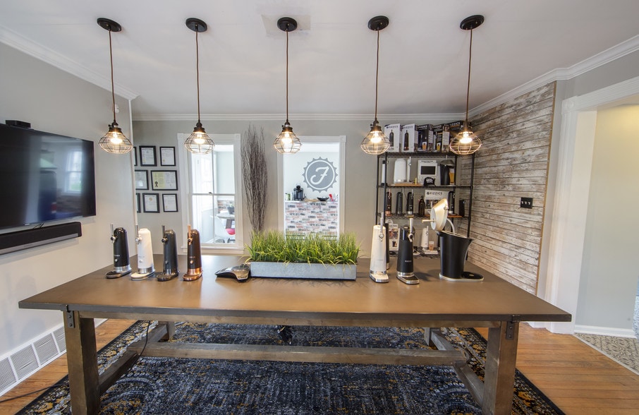 More Photos Of 30 W Bridge St, New Hope Freestanding For Lease