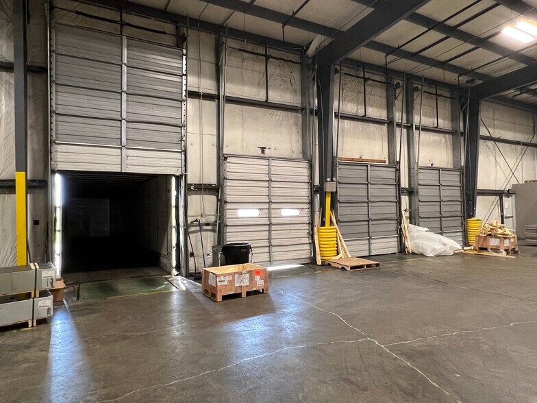 More Photos Of 1136 Dunlop Ln, Clarksville Warehouse For Lease