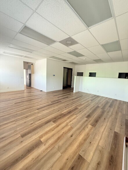 More Photos Of 215 W Ash St, Fallbrook Light Distribution For Lease