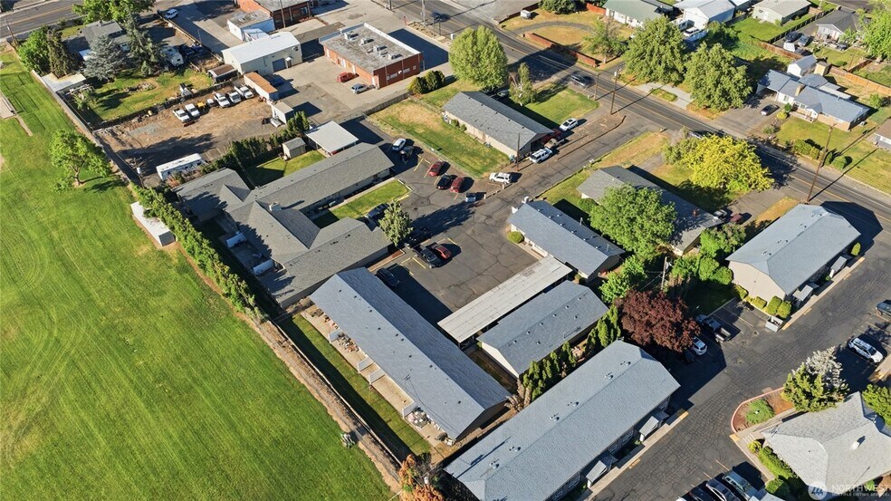 More Photos Of 1011-1015 S 48th Ave, Yakima Apartments For Sale
