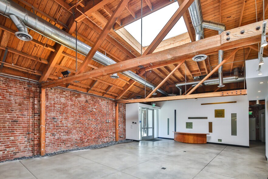 More Photos Of 1319-1321 W 11th St, Los Angeles Showroom For Sale