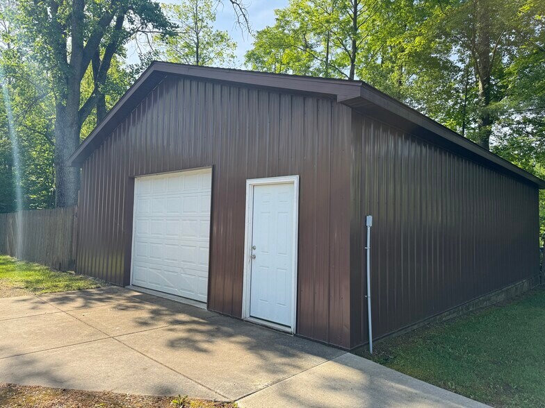 More Photos Of 482 N Sage Lake Rd, Hale Freestanding For Sale