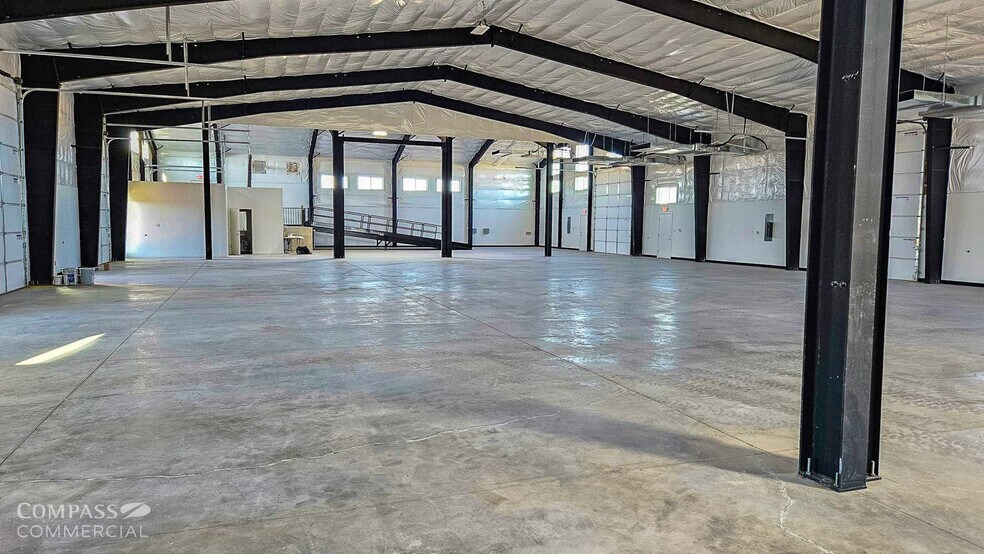 More Photos Of 35 Cherry Ln, Madras Warehouse For Lease
