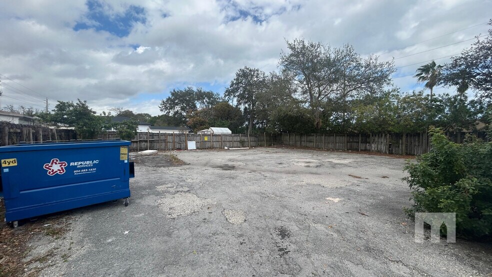 More Photos Of 100 NW 1st St, Hallandale Beach Storefront Retail Office For Lease