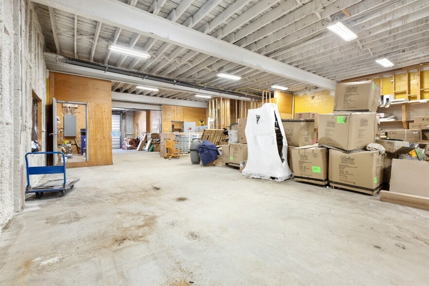 More Photos Of 255-257 Ste-anne Ave, Ottawa Warehouse For Sale