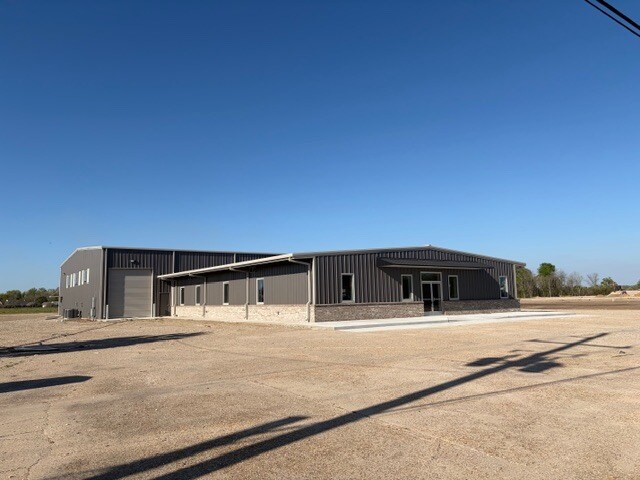 More Photos Of 1534 US-190, Port Allen Industrial For Lease