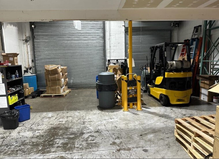 More Photos Of 48 Mall Dr, Hauppauge Light Manufacturing For Lease