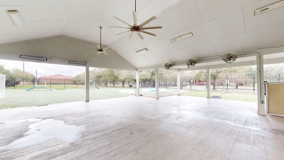 More Photos Of 3663 S Dairy Ashford Rd, Houston Veterinarian Kennel For Sale