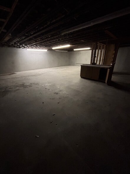 More Photos Of 2611 Clinton Ave W, Huntsville Light Distribution For Lease