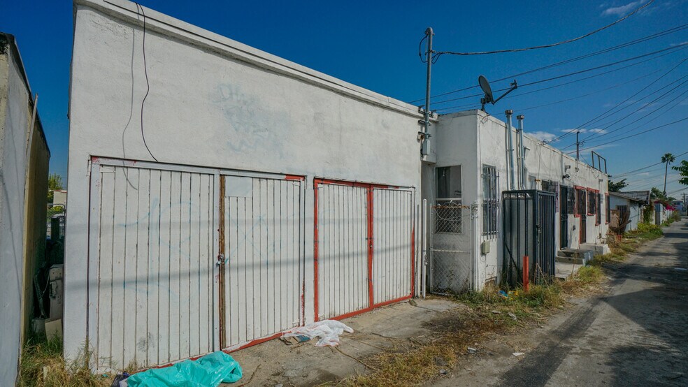 More Photos Of 1462 W 53rd St, Los Angeles Apartments For Sale