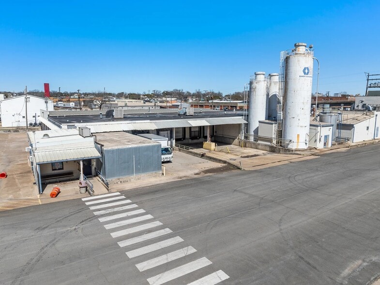 Primary Photo Of 225 S 17th St, Waco Distribution For Sale