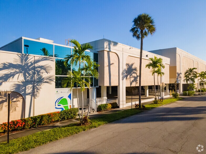 More Photos Of 4101 NW 3rd Ct, Plantation Medical For Lease