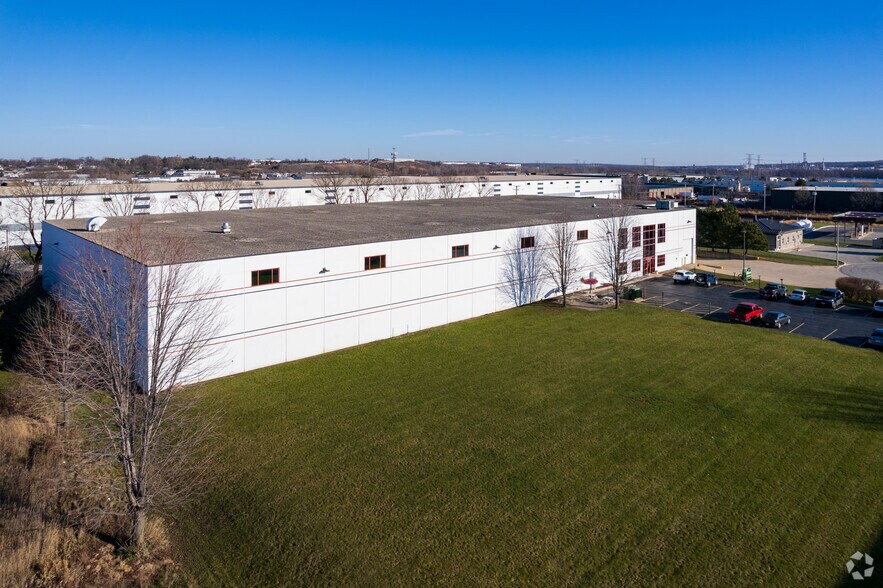 More Photos Of 636 Schwab Cir, Romeoville Manufacturing For Lease