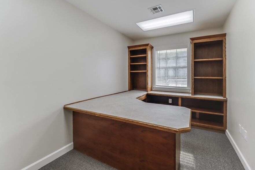 More Photos Of 831 Highway 90, Bay Saint Louis Office For Sale