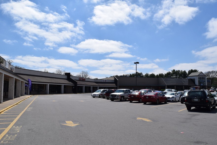 More Photos Of 1626-1644 Middle Tennessee Blvd, Murfreesboro Storefront For Lease