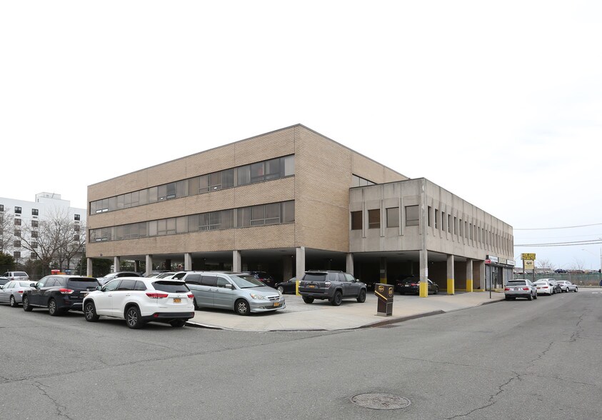More Photos Of 175-01 Rockaway Blvd, Jamaica Office For Lease