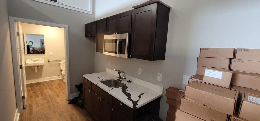 More Photos Of 614 N Front St, Philadelphia Apartments For Lease