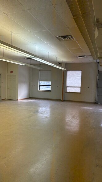 More Photos Of 400 Lincoln Ave, Hatboro Light Distribution For Lease