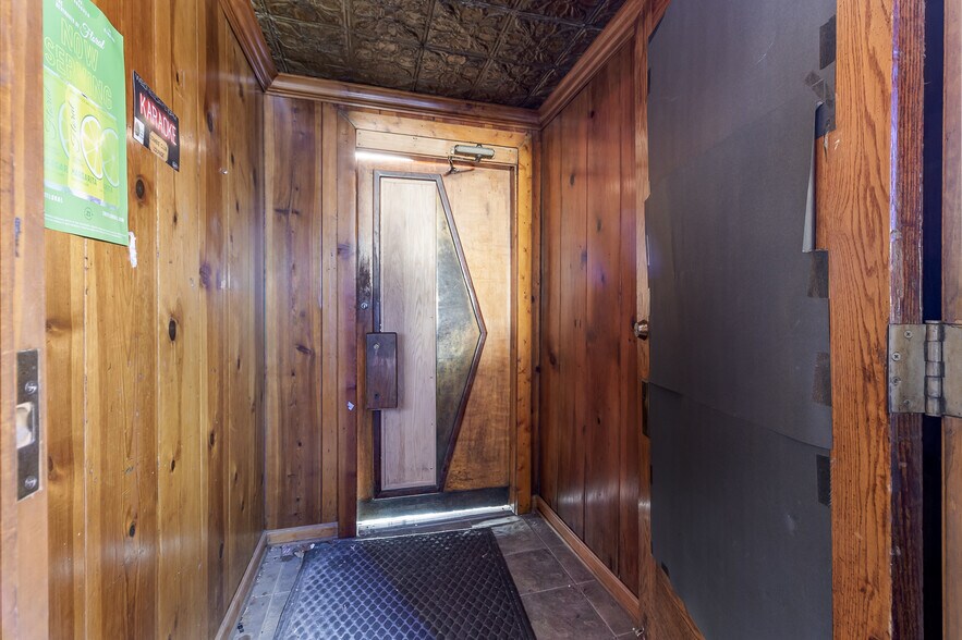 More Photos Of 118 W Clark St, Crown Point Office Residential For Sale