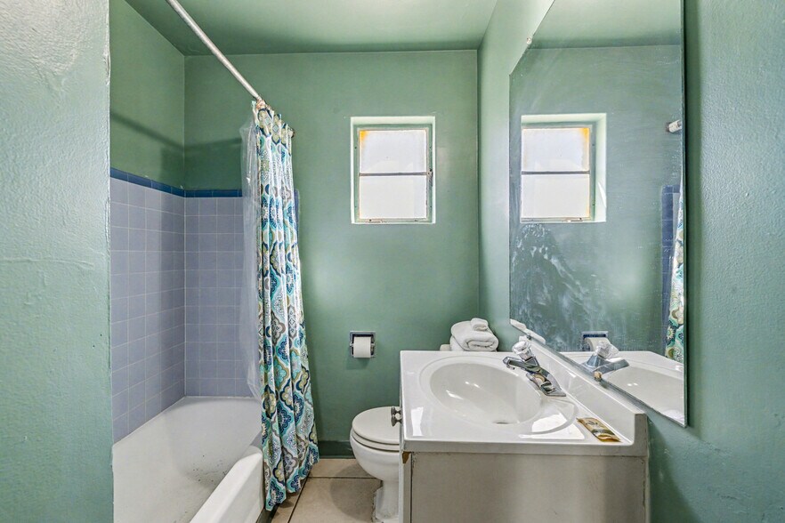 More Photos Of 537 S Country Club Dr, Mesa Hotel For Sale
