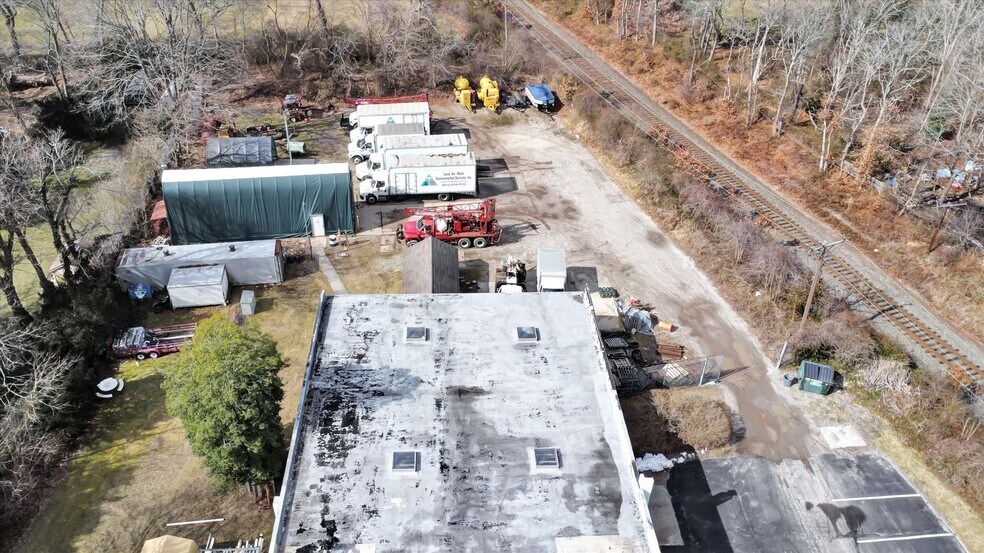 More Photos Of 32 Chichester Ave, Center Moriches Industrial For Sale