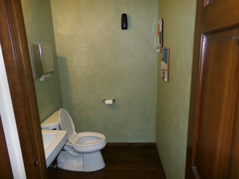 More Photos Of 602 E Caroline St, Carson City Medical For Sale