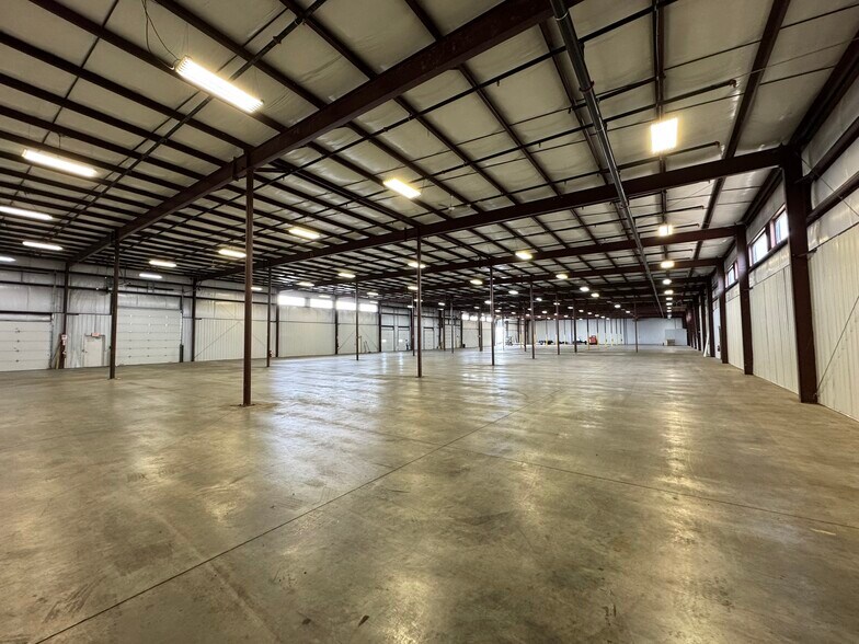More Photos Of 2830 Atlas Ave, Oshkosh Warehouse For Lease