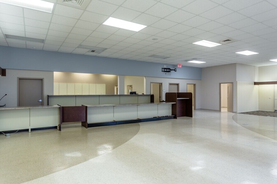 More Photos Of 16 Gosnell, Staunton Medical For Sale