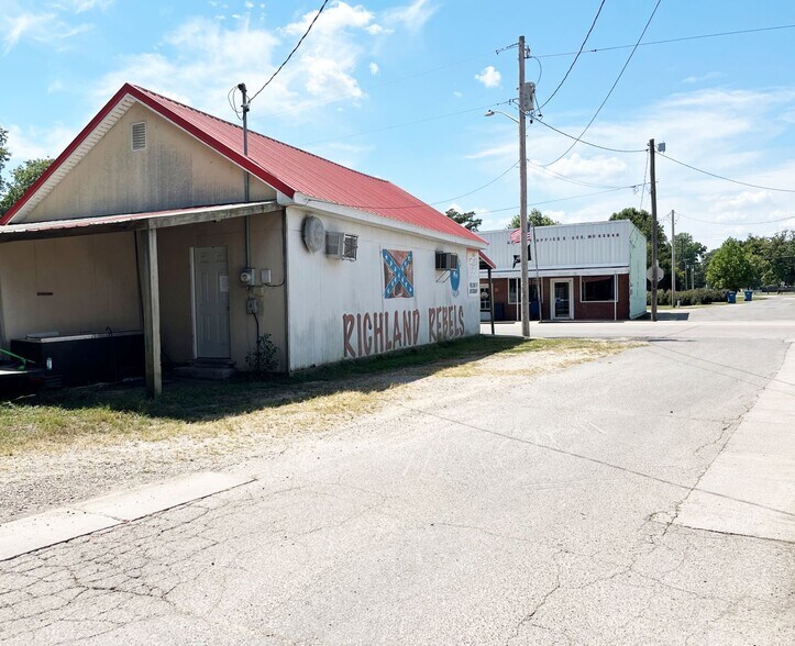 More Photos Of 111 Cypress st, Essex Bar For Sale