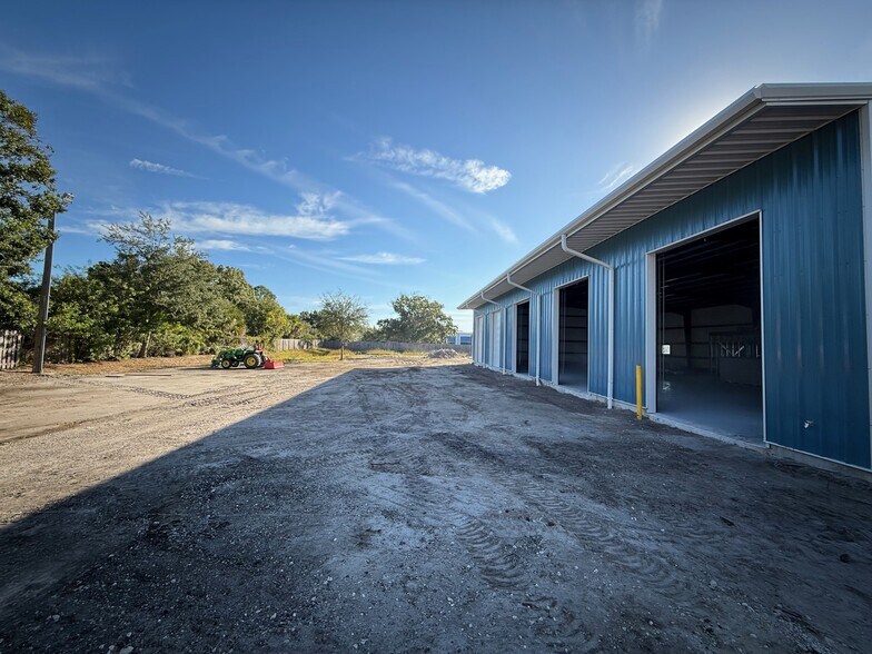 More Photos Of 6940 Sonny Dale Dr, West Melbourne Warehouse For Lease