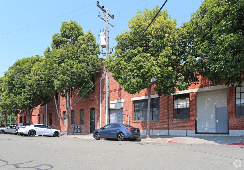 More Photos Of 1175-1195 Park Ave, Emeryville Showroom For Lease