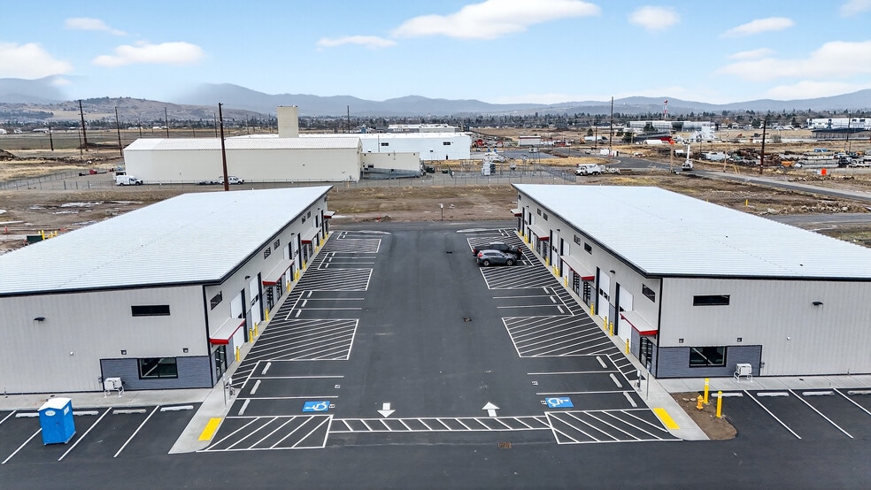 More Photos Of 4524 Barker Rd, Spokane Valley Showroom For Lease