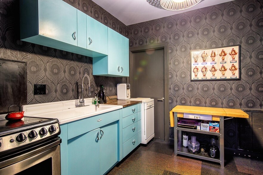 More Photos Of 213 Printers Aly, Nashville General Retail For Sale