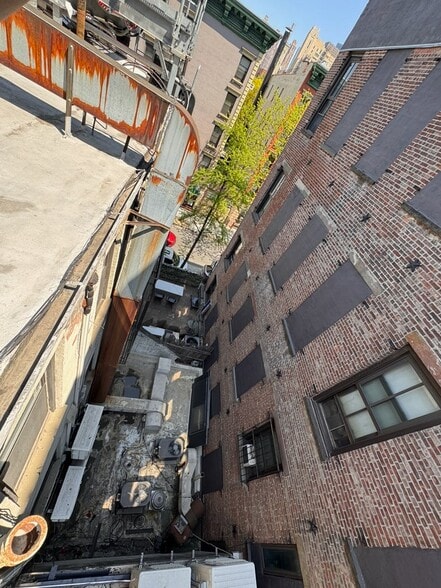 More Photos Of 650 Tenth Ave, New York Apartments For Lease
