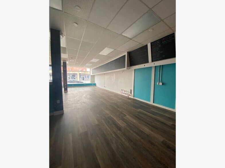 More Photos Of 23 Franklin St, Torrington Restaurant For Lease