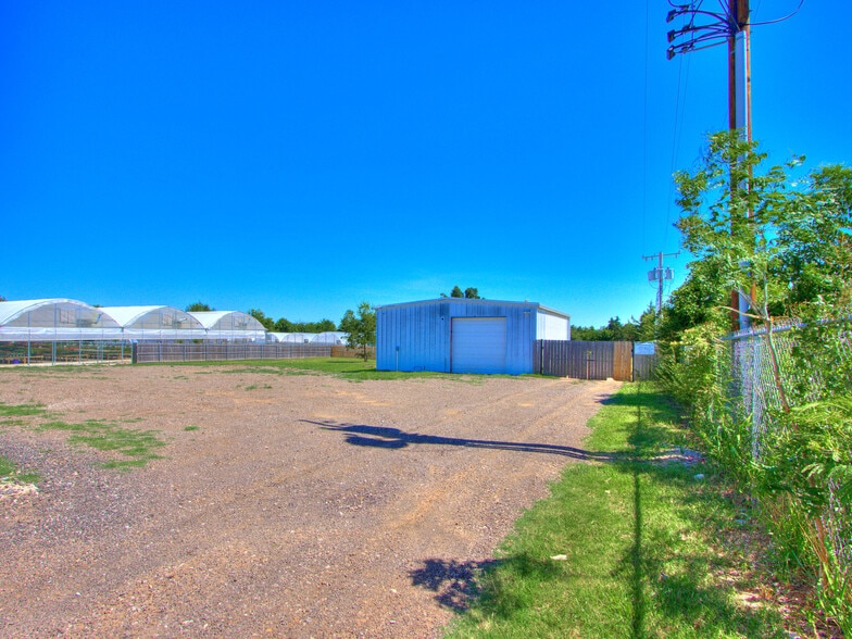 More Photos Of 18608 NE 23rd St, Harrah Light Distribution For Lease