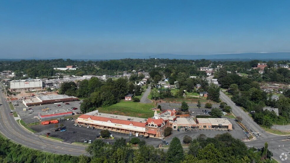 More Photos Of 200-208 W Fleming Dr, Morganton Unknown For Lease