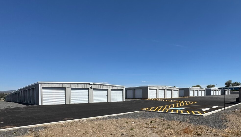 More Photos Of 1451 Olive st, Madras Self Storage For Sale