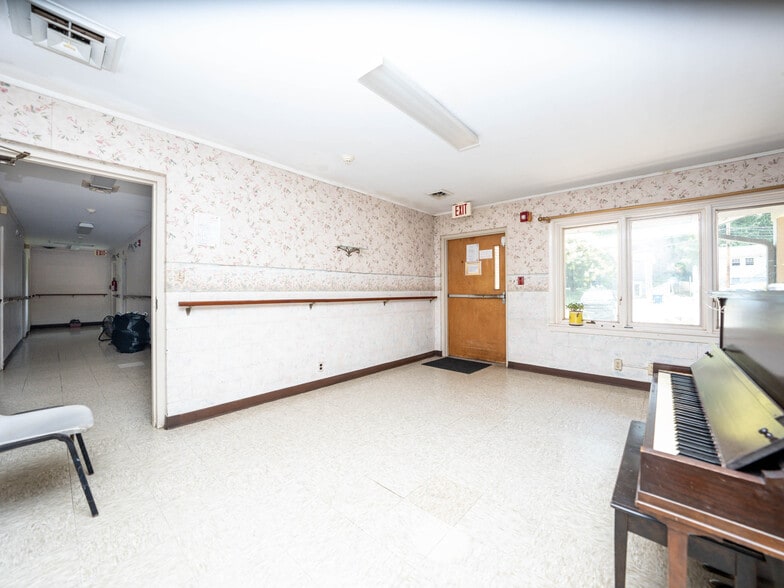 More Photos Of 84 Chestnut Park Dr, Waynesville Healthcare For Sale