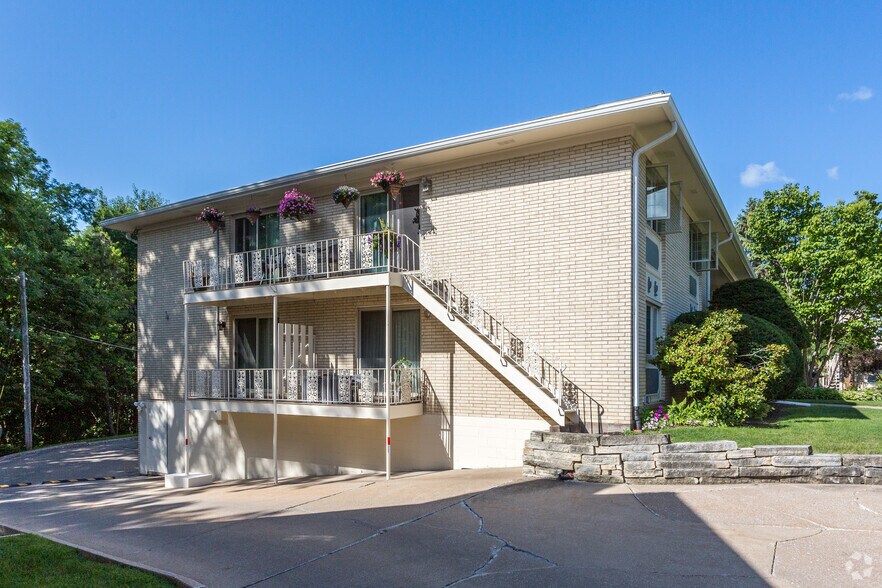 More Photos Of 1718 9th Ave, Moline Apartments For Sale
