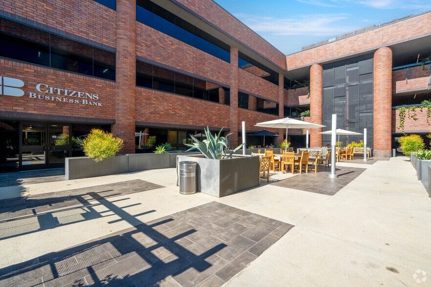 More Photos Of 625 Fair Oaks Ave, South Pasadena Office For Lease