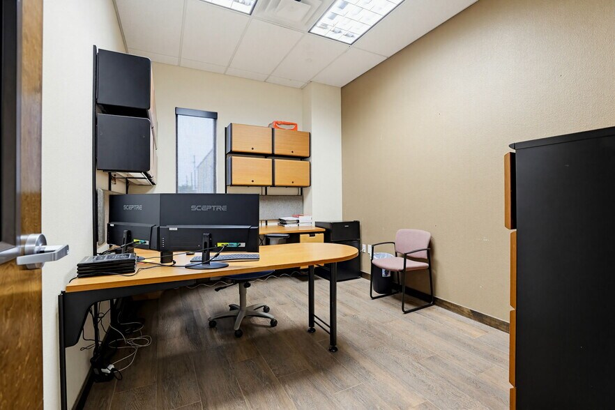 More Photos Of 11550 N North Loop Rd, San Antonio Warehouse For Sale