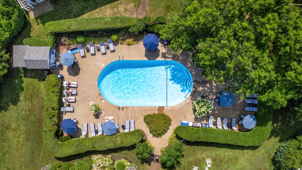 More Photos Of 105 Bradford Street Ext, Provincetown Hotel For Sale