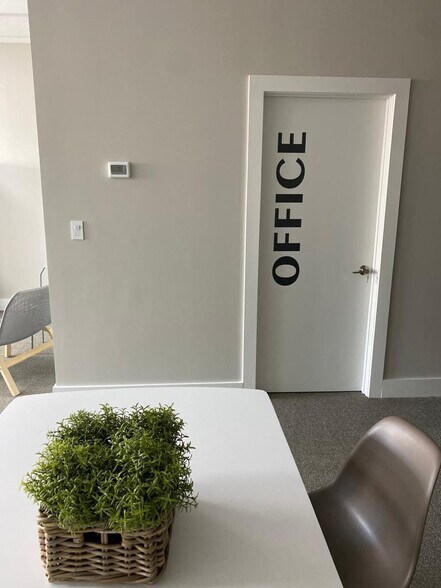 More Photos Of 2811 Airline Dr, Houston Unknown For Lease