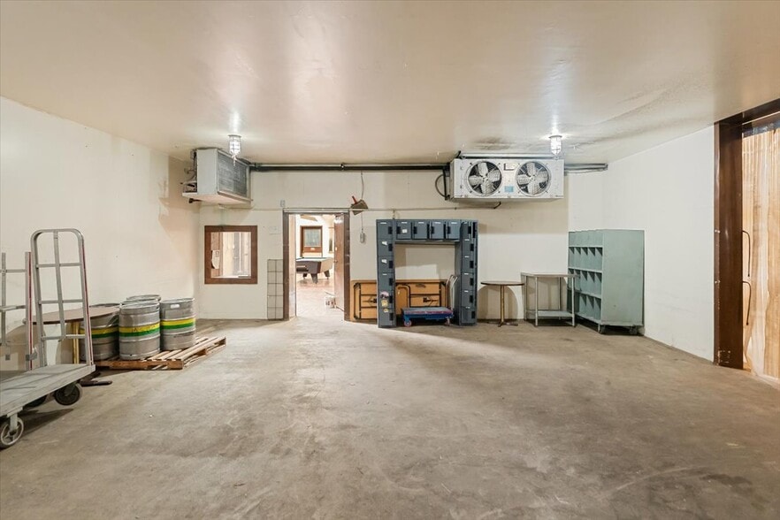 More Photos Of 360 College Ave, Weed Showroom For Sale