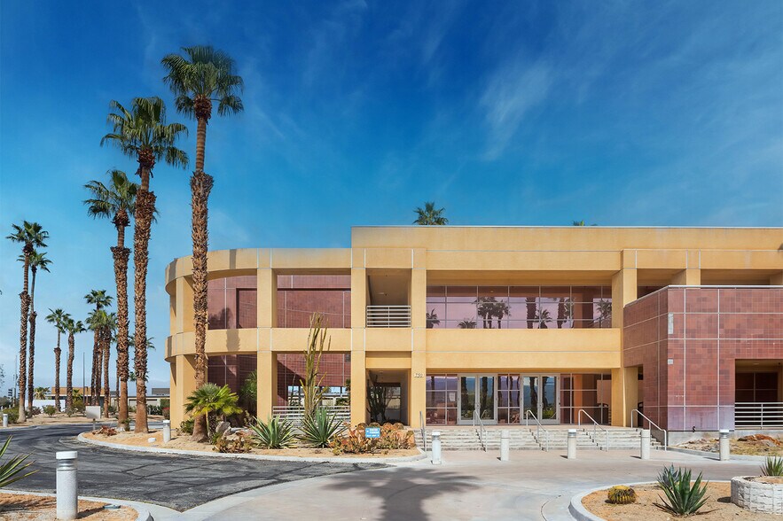 More Photos Of 750 N Gene Autry Trl, Palm Springs Showroom For Sale