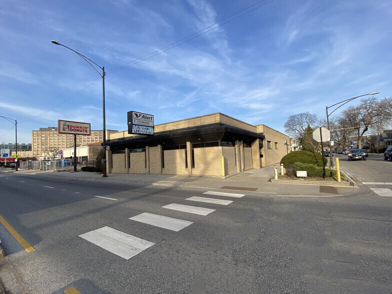 Primary Photo Of 3833 N Cicero Ave, Chicago Office For Lease