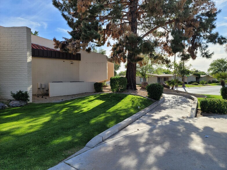 More Photos Of 10240 W Bell Rd, Sun City Office For Lease