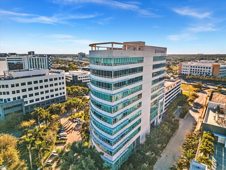 More Photos Of 20900 NE 30th Ave, Aventura Office Residential For Lease
